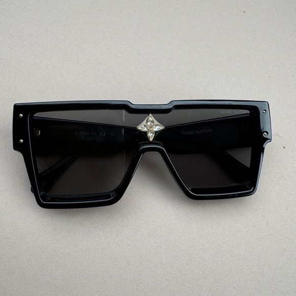 Sunglasses - Picture 2 of 9